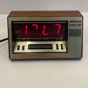 Spartus Digital Alarm Clock Vintage Wood Grain Gemini 1068
